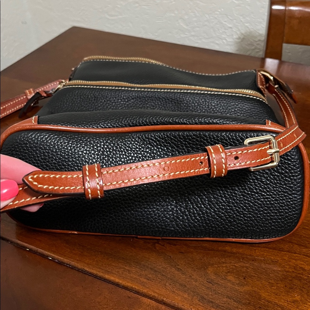 Dooney & Bourke Black Tan Messenger Bag with coin purse - Picture 5 of 11
